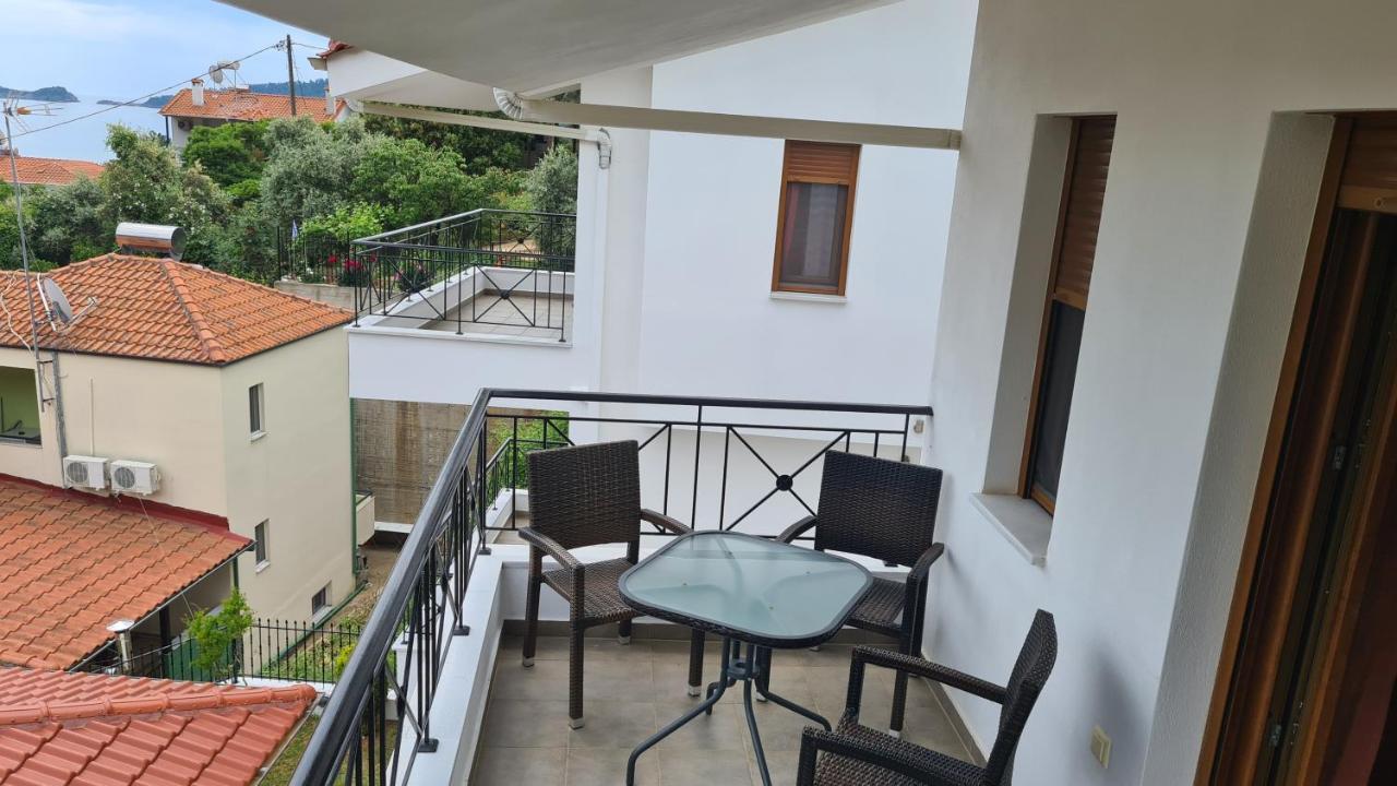 Loretta Maisonettes And Studios Chrysi Ammoudia Exterior photo